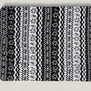 Black and White Patterned blanket pink brand